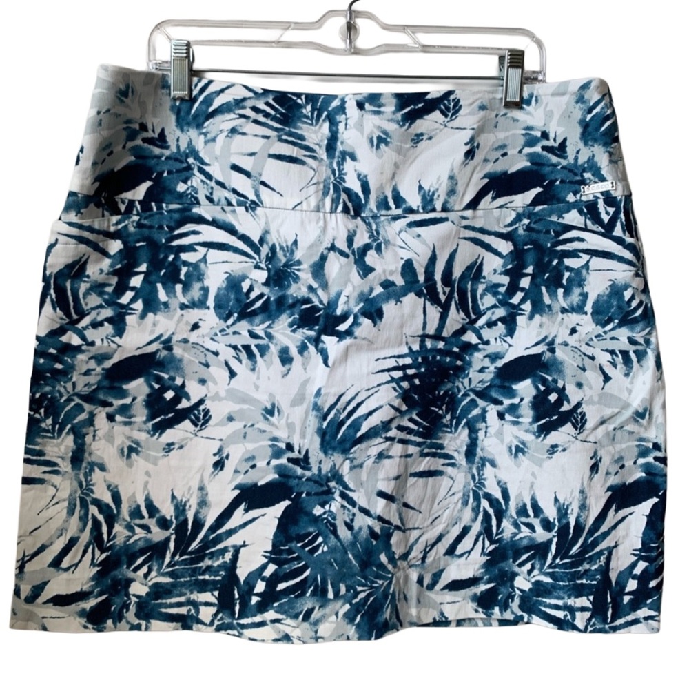 S.C.&CO Women’s White Blue Leaf Print Rayon Nylon Spandex Skort